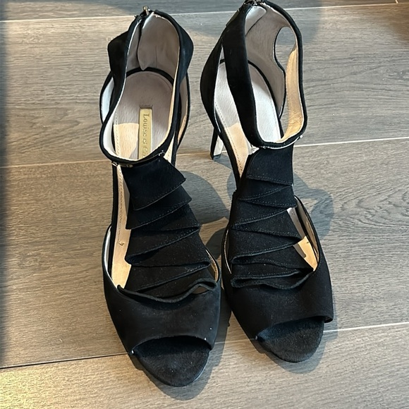 Louise et Cie Suede Peep Toe Ruffle Stiletto Zipper Heels Black Women Size 9.5 - Picture 3 of 16